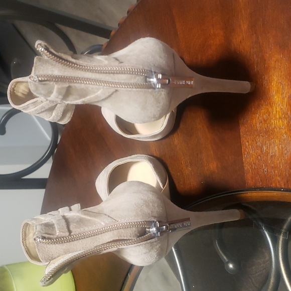 Pumps - Picture 2 of 6